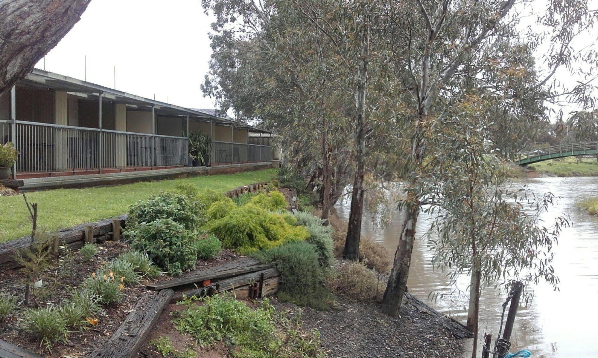 Donald Riverside Motel Buitenkant foto
